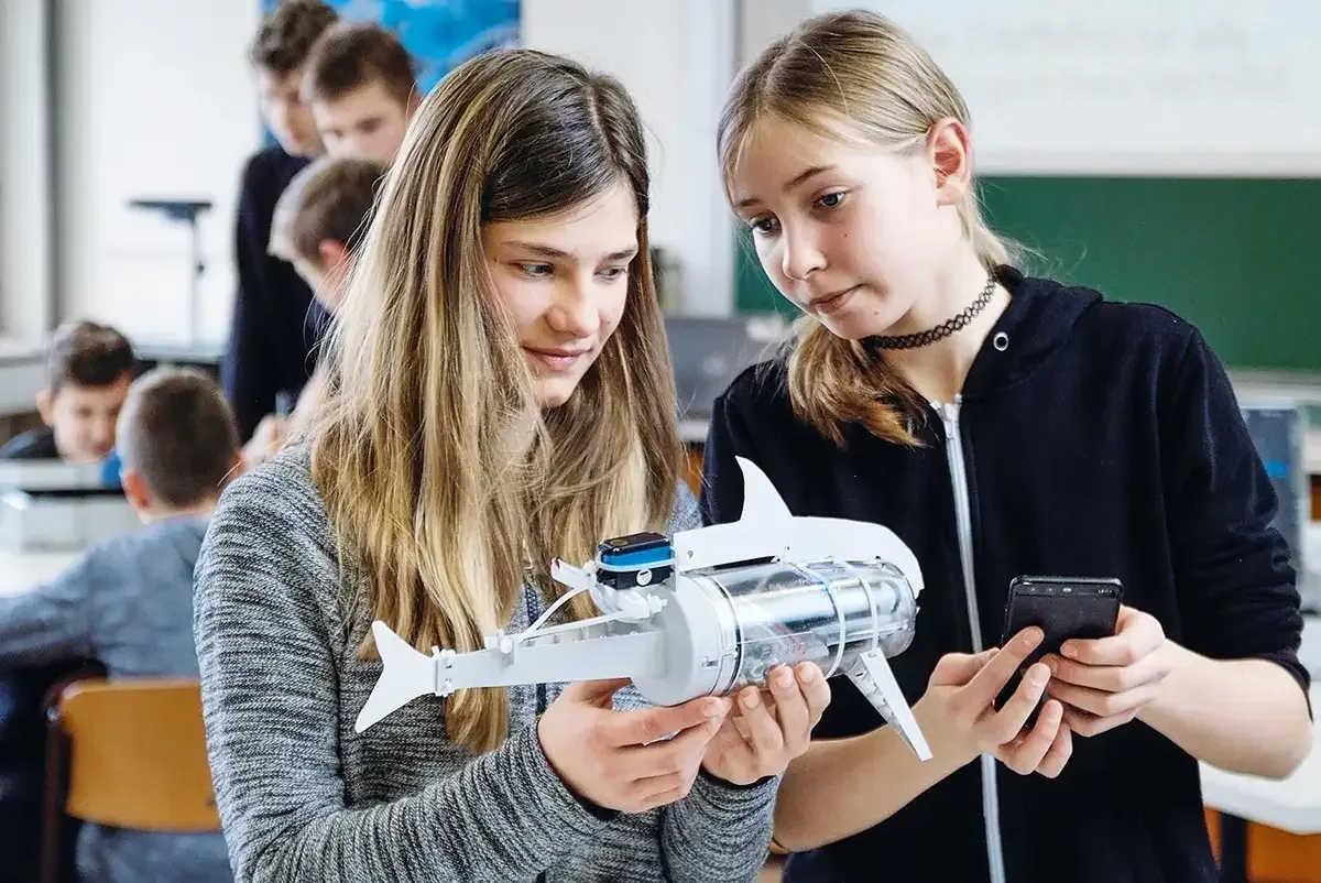 Students building a robotic bionic fish with the Bionics4Education kit