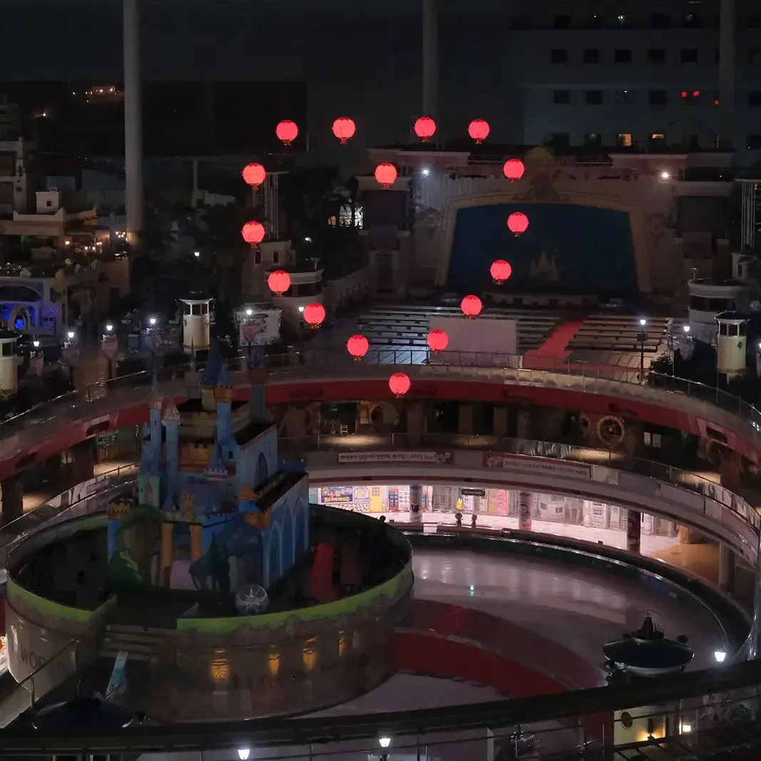 Flying Lanterns at Lotte World Adventure — photo 10